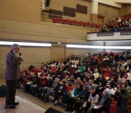 BAŞKAN BEYAZGÜL KPSS’YE HAZIRLANAN ÖĞRENCİLERLE BULUŞTU