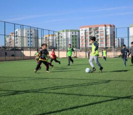 KARAKÖPRÜ’DE ÇOCUKLAR ARA TATİLİ SPORLA DEĞERLENDİRİYOR