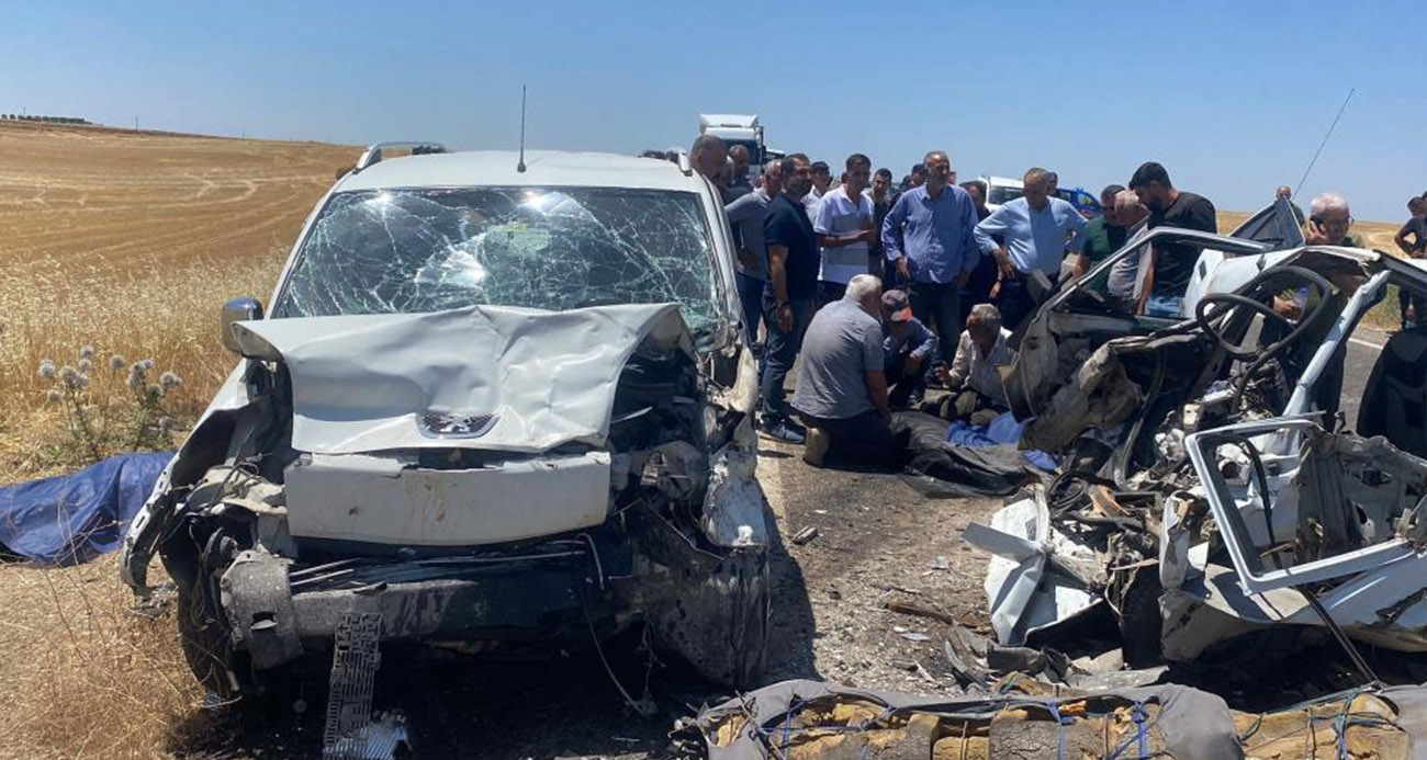 Katliam Gibi Kaza: 4 Kişi Hayatını Kaybetti
Adıyaman'da otomobil ile hafif ticari araç kafa kafaya çarpıştı. Araçların hurdaya döndüğü kazada 4 kişi hayatını kaybetti, 1 kişi yaralandı.