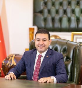 BAŞKAN ÖZYAVUZ: ŞANLI KENTİMİZİN DÜŞMAN İŞGALİNDEN KURTULUŞUNUN 106. YILI KUTLU OLSUN