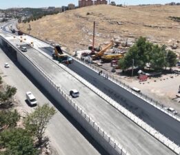 EVREN SANAYİ SİTESİ KATLI KÖPRÜLÜ KAVŞAĞI’NDA ASFALT SERİMİ DEVAM EDİYOR