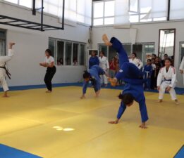 ŞANLIURFALI KIZ ÇOCUKLARINDAN JUDO SPORUNA YOĞUN İLGİ