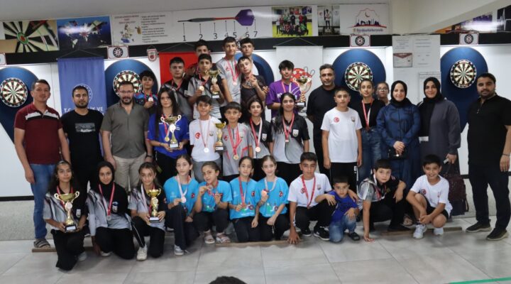 ZAFER BAYRAMI DART TURNUVASI’NDA ÖDÜLLER SAHİPLERİNİ BULDU