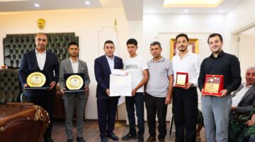 HARRAN’IN GURUR TABLOSU: BAŞKAN ÖZYAVUZ’DAN TÜRKİYE DERECESİ YAPAN ÖĞRENCİLERE TABLET VE YOL HARÇLIĞI